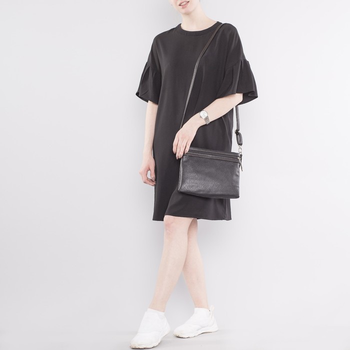 Сумка женская, отдел с перегородкой на молнии, наружный карман, регулируемый ремень, цвет чёрный