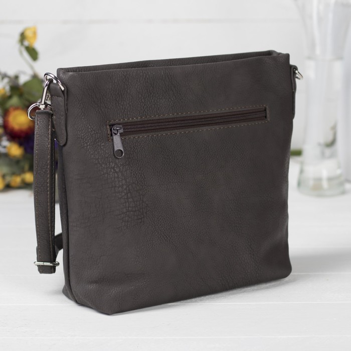 Сумка женская, отдел на молнии, 2 наружных кармана, регулируемый ремень, цвет чёрный