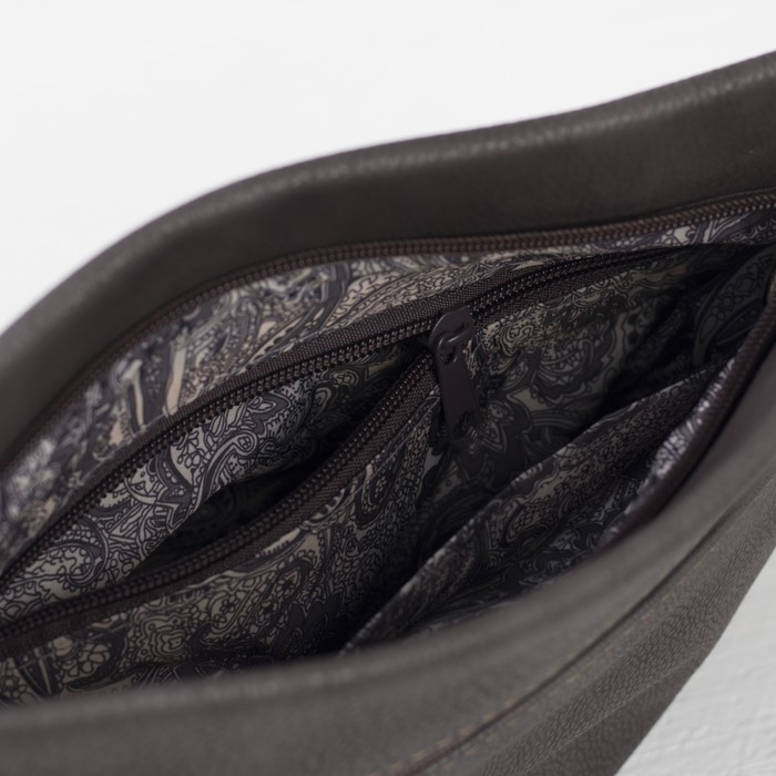 Сумка женская, отдел на молнии, 2 наружных кармана, регулируемый ремень, цвет чёрный