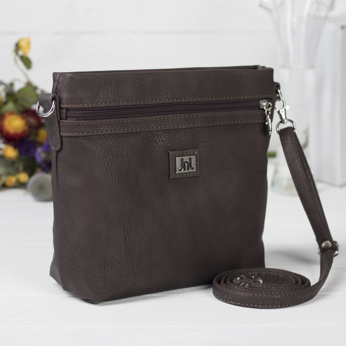 Сумка женская, отдел на молнии, 2 наружных кармана, регулируемый ремень, цвет коричневый