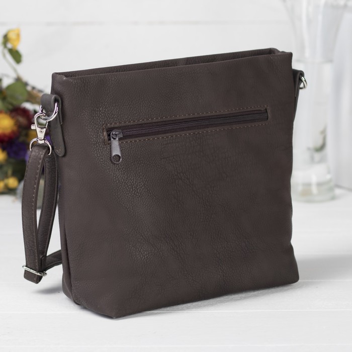 Сумка женская, отдел на молнии, 2 наружных кармана, регулируемый ремень, цвет коричневый