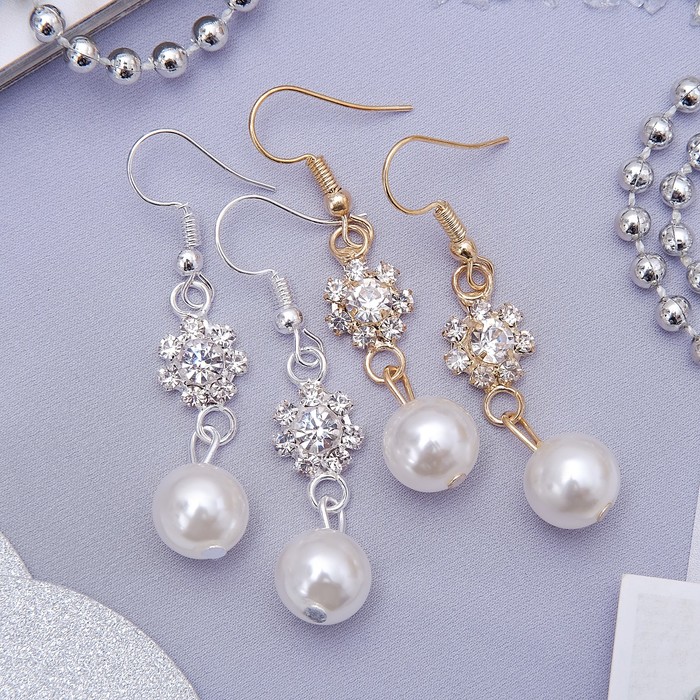 Серьги с жемчугом "Грация" бусины с цветочком, цвет МИКС