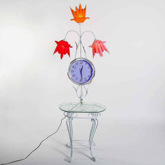 Светильник напольный со столиком и часами LED "Акито" Е27 3х40W белый 163х60х36,5 см