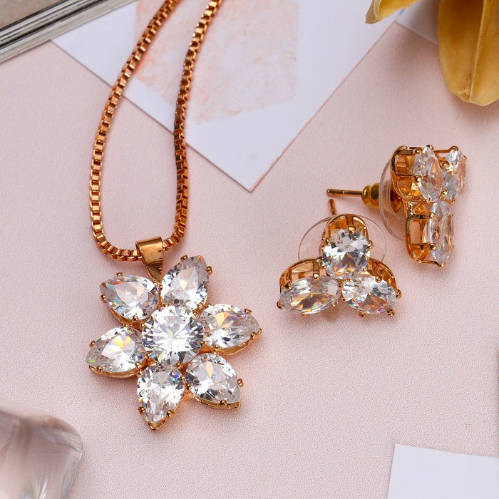 Гарнитур 2 предмета: серьги, кулон "Циркон" изыск, цветок, цвет белый в золоте, 45 см