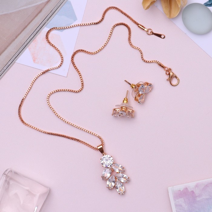 Гарнитур 2 предмета: серьги, кулон "Циркон" изыск, веточка, цвет белый в золоте, 45 см