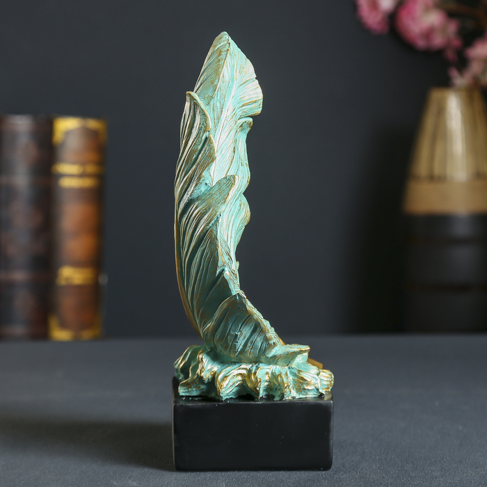 Сувенир полистоун "Пёрышко" зелёный с золотой патиной 31,5х14,5х11,5 см