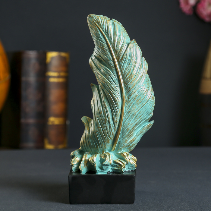 Сувенир полистоун "Пёрышко" зелёный с золотой патиной 31,5х14,5х11,5 см
