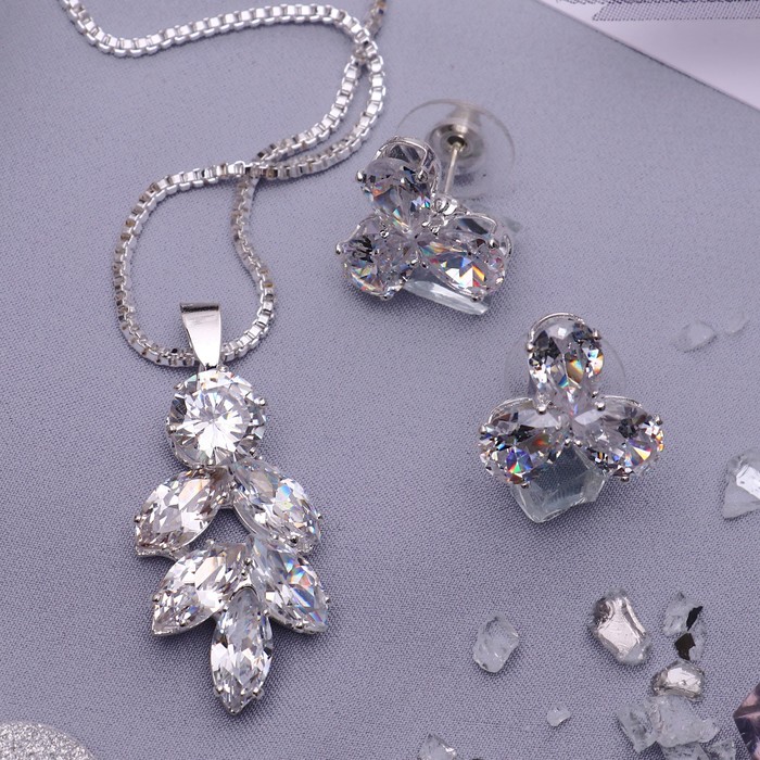 Гарнитур 2 предмета: серьги, кулон "Циркон" изыск, веточка, цвет белый в серебре, 45 см