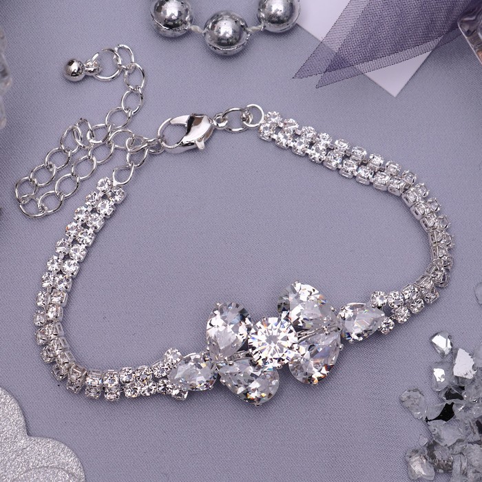 Браслет со стразами: "Циркон" изыск, бант, цвет белый в серебре