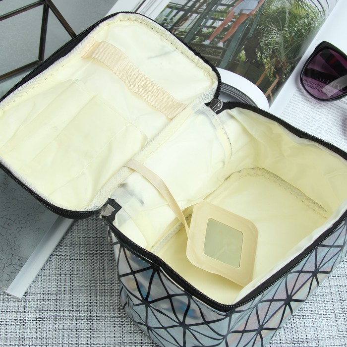 Косметичка-сундучок, отдел на молнии, зеркало, цвет серебристый