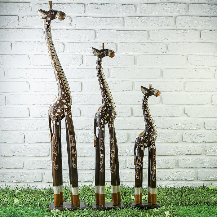 Сувенирный набор "Жирафы" (100,80,60) см, узор с сердечками-резьба, дерево