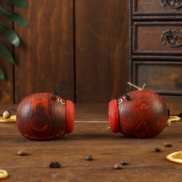 Сувенир "Целующиеся поросята"14х5см, дерево