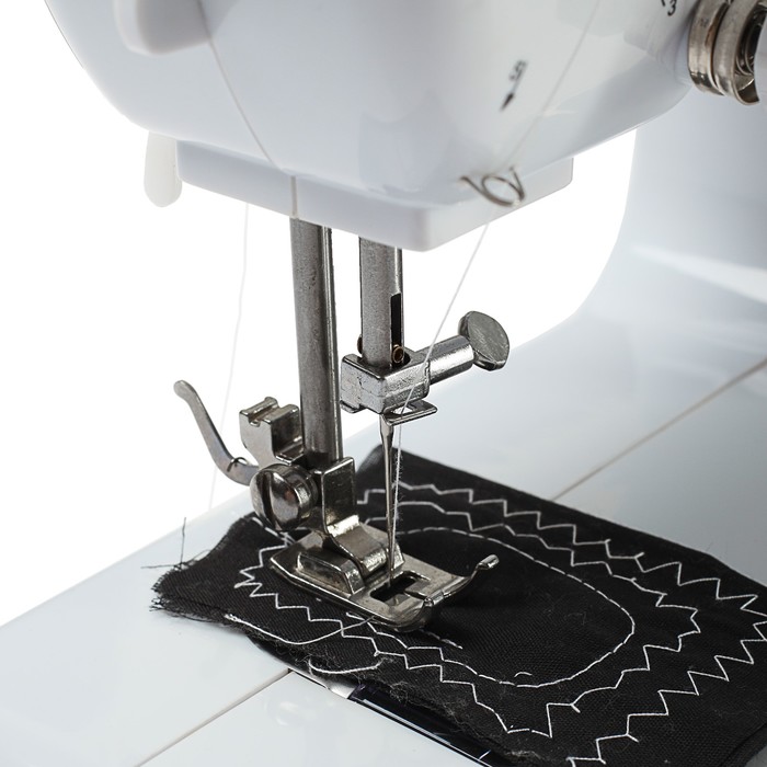 Швейная машина VLK Napoli 2400, 19 видов строчки, электромеханическая, белая