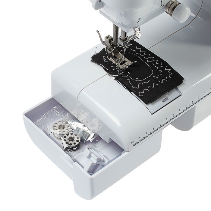 Швейная машина VLK Napoli 2400, 19 видов строчки, электромеханическая, белая