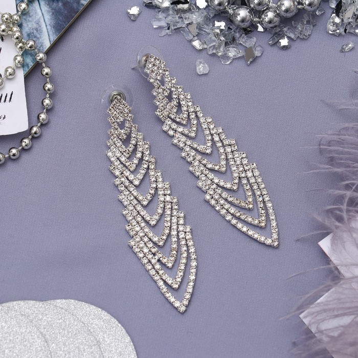 Серьги висячие со стразами "Голливуд" каскад, цвет белый в серебре