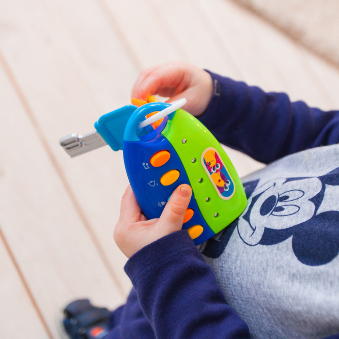 Музыкальный брелок «Весёлые звуки», световые и звуковые эффекты, работает от батареек, цвет зелёный