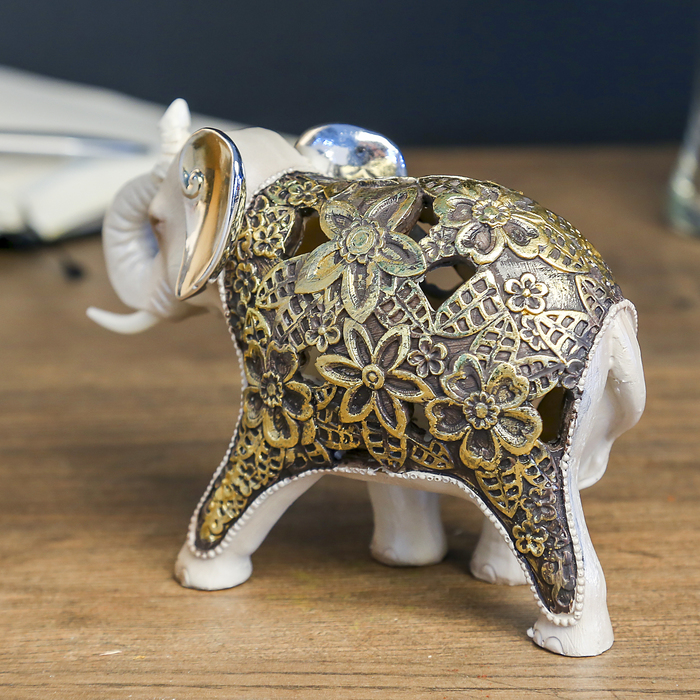 Сувенир полистоун световой "Жемчужный слон в цветочной золотой попоне" 11,5х16х7 см