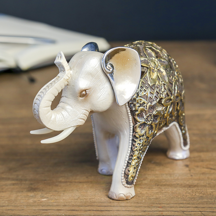 Сувенир полистоун световой "Жемчужный слон в цветочной золотой попоне" 11,5х16х7 см