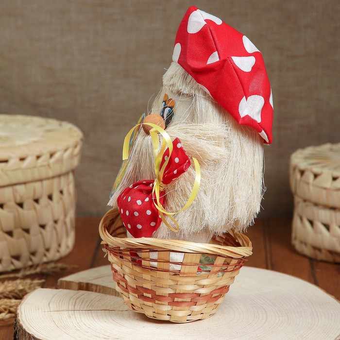 Оберег «Домовой с поросёнком», в корзинке, 22 см