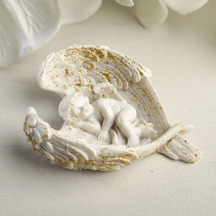 Сувенир полистоун "Спящий ангелочек в позолоченных крыльях" МИКС 3х8,5х7 см