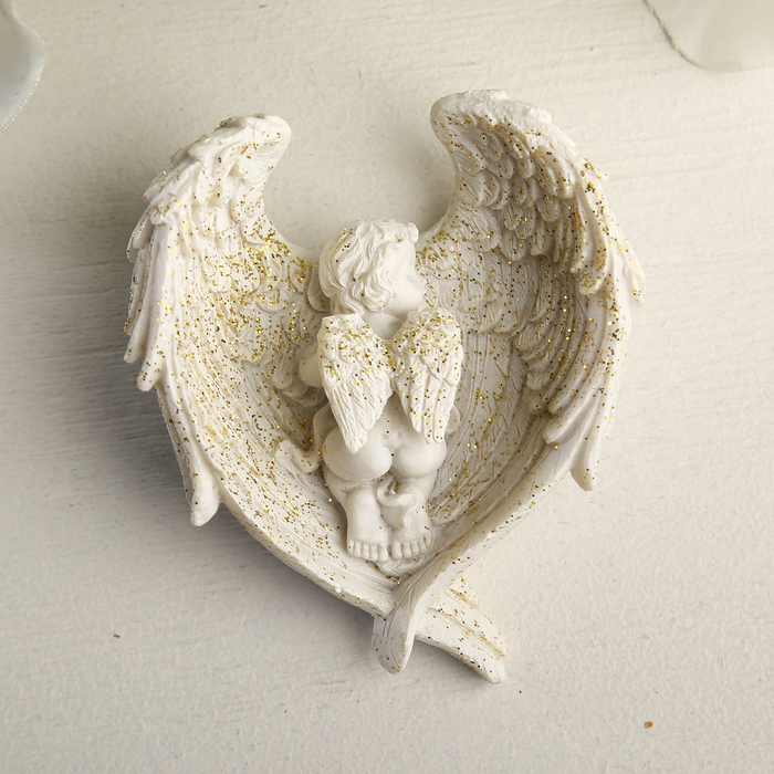 Сувенир полистоун "Спящий ангелочек в позолоченных крыльях" МИКС 3х8,5х7 см