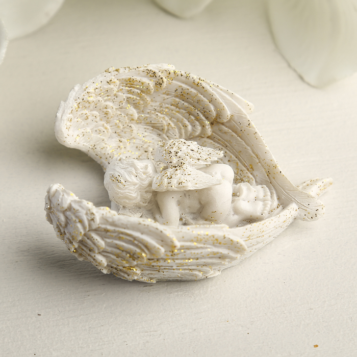 Сувенир полистоун "Спящий ангелочек в позолоченных крыльях" МИКС 3х8,5х7 см