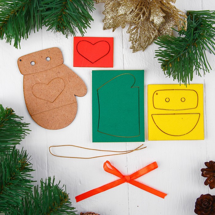 Новогодняя игрушка "Варежка"