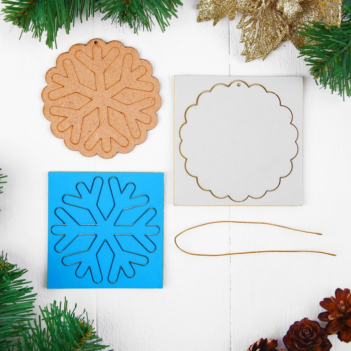 Новогодняя игрушка "Снежинка"