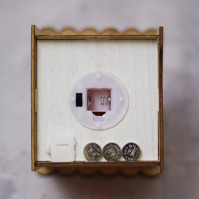 Подвеска световая "Домик со Снеговиком", 11х15х8 см, 1 LED, бат(в комп),красное окно,Т/БЕЛЫЙ 36675