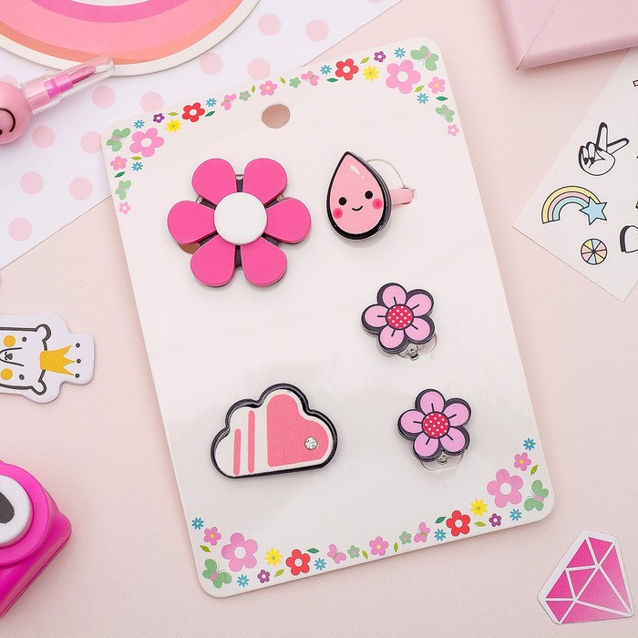 Набор детский 4 предм: 2 значка, клипсы, кольцо, цветочки, цвет розовый