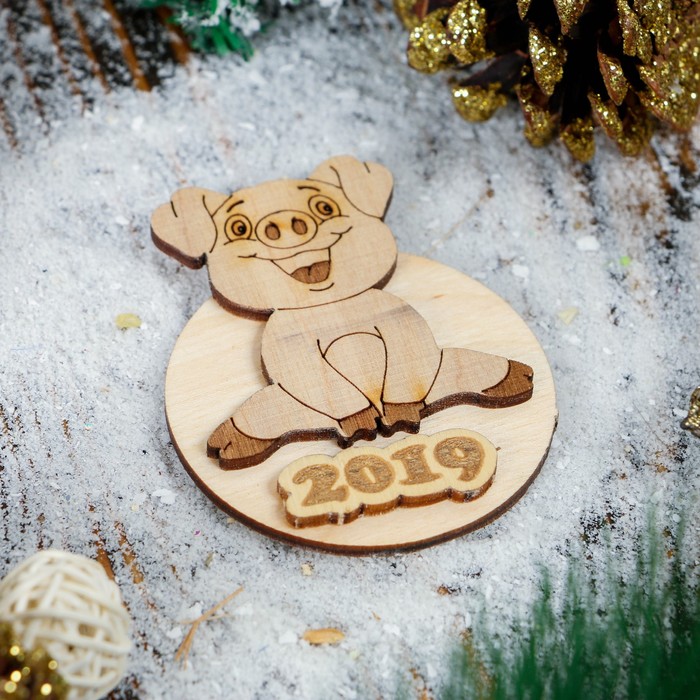 Магнит новогодний "Хрюшка Кики", фанера, 7 см