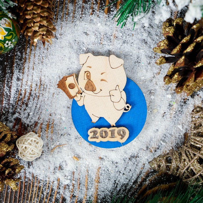 Магнит новогодний &quot;Хрюшка Кабачок&quot;, фанера, 7 см, синий