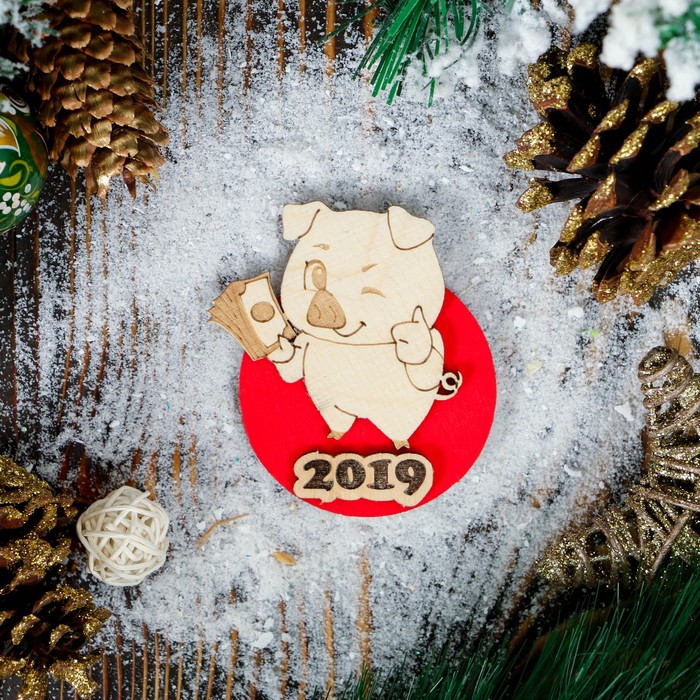 Магнит новогодний &quot;Хрюшка Кабачок&quot;, фанера, 7 см, красный