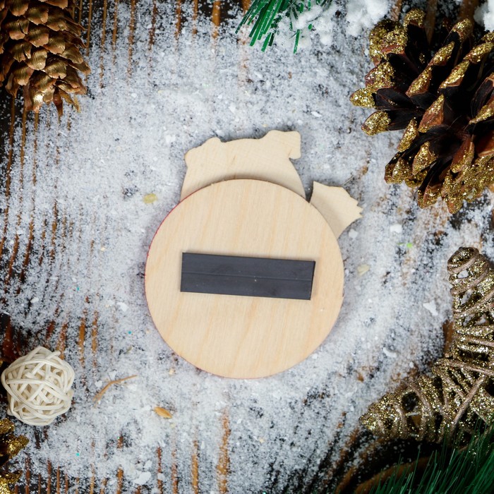 Магнит новогодний "Хрюшка Кабачок", фанера, 7 см, красный