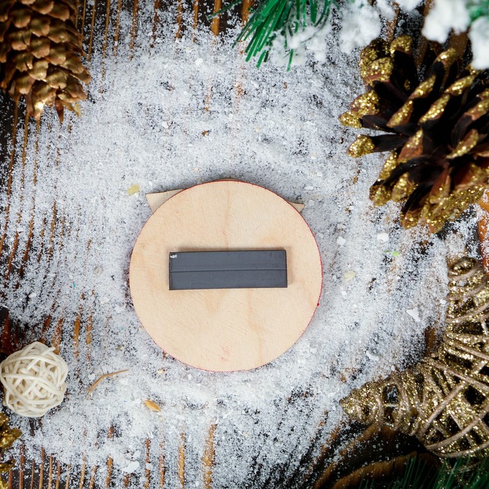 Магнит новогодний "Хрюшка Чепчик", фанера, 7 см, красный