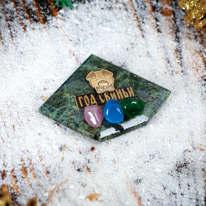 Магнит "Год свиньи" с камнями, 5х5 см, микс