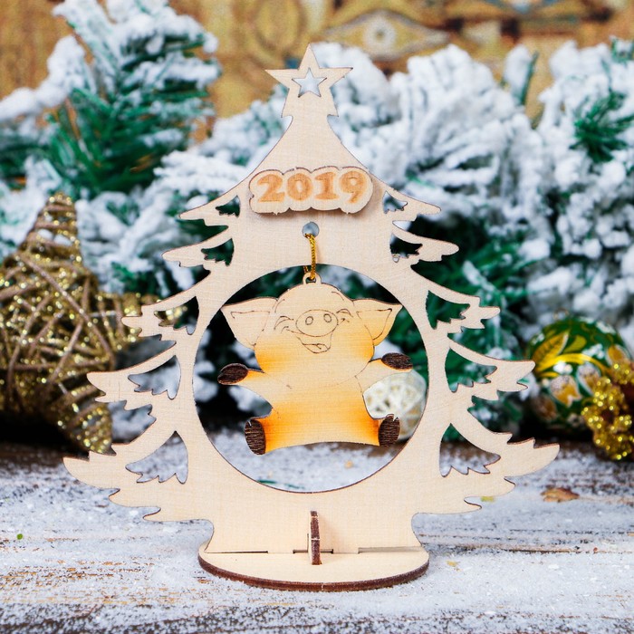 Заготовка для творчества "Ёлка №3 с поросёнком Чепчиком"