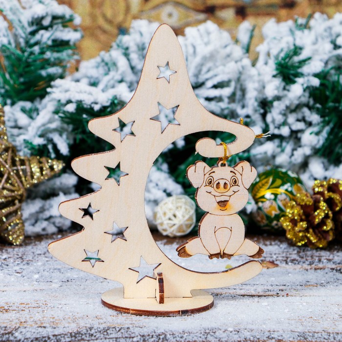 Заготовка для творчества "Ёлка №4 с поросёнком Кики"