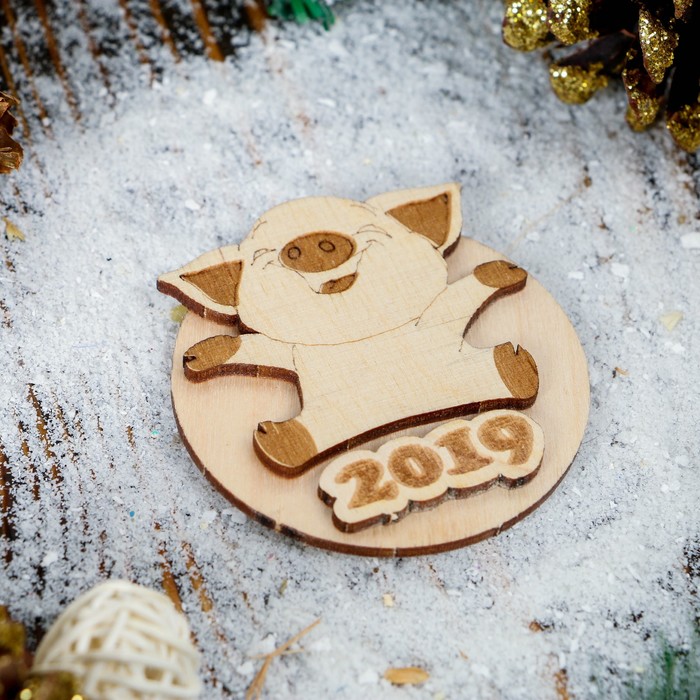 Магнит новогодний "Хрюшка Чепчик", фанера, 7 см