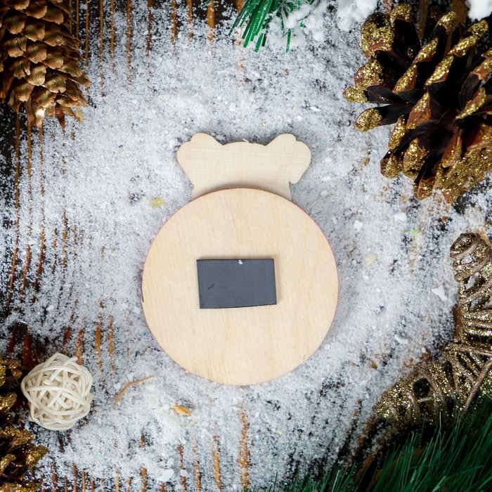 Магнит новогодний "Хрюшка Кики", фанера, 7 см, красный