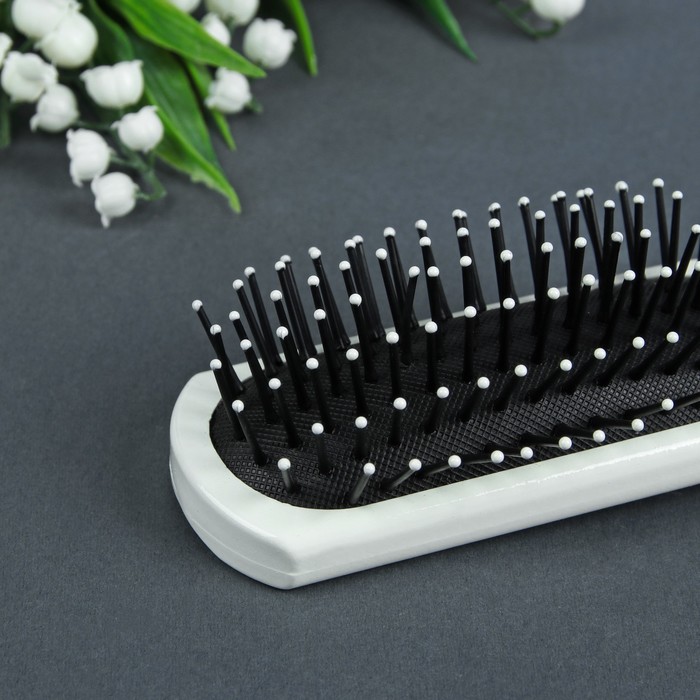 Набор расчёсок, 2 предмета: вентилируемая, прямоугольная, цвет чёрный/белый