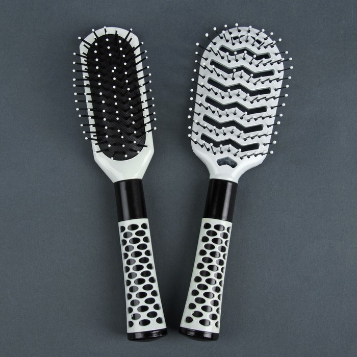 Набор расчёсок, 2 предмета: вентилируемая, прямоугольная, цвет чёрный/белый