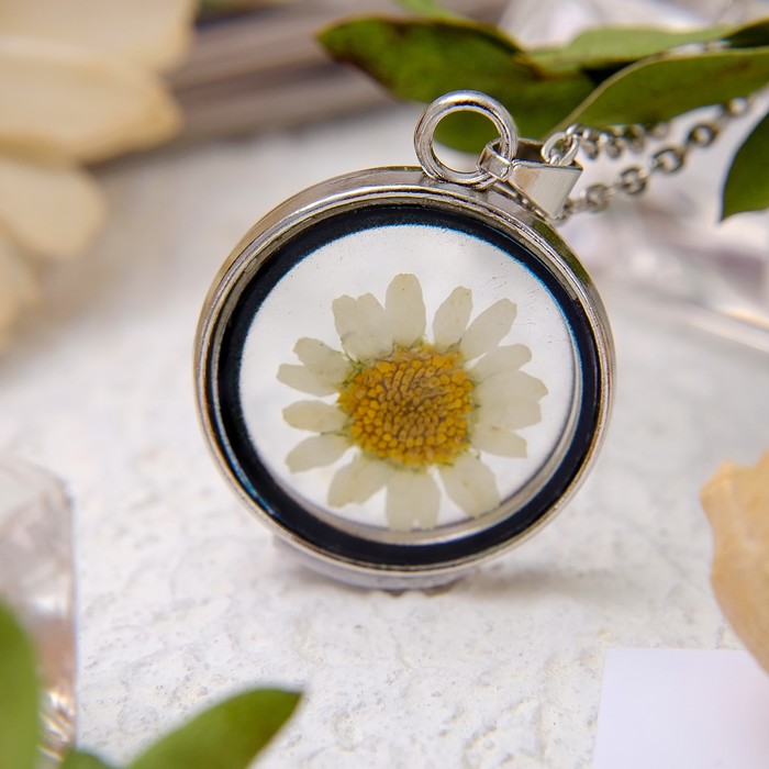 Кулон из стекла "Венеция" круг, ромашка, цвет бело-жёлтый в серебре, 50 см