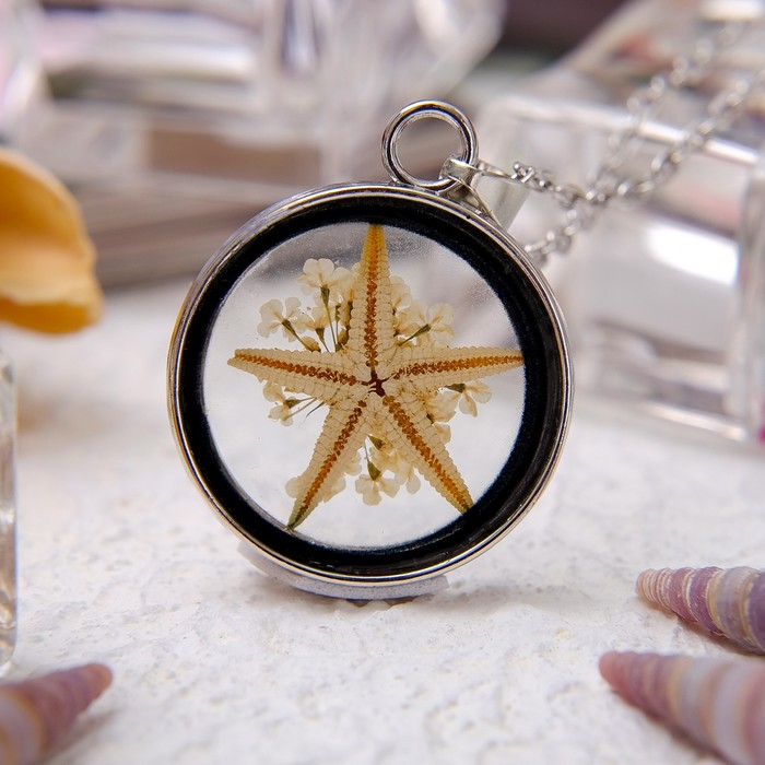 Кулон из стекла "Венеция" круг, морская звезда, цвет бежевый в серебре, 50 см