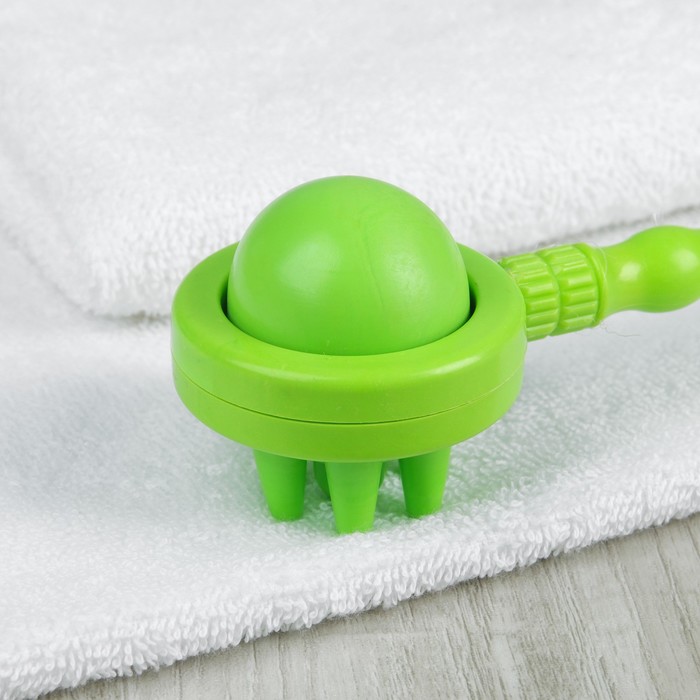 Чесалка универсальная, двусторонняя, с массажёром, цвет зелёный