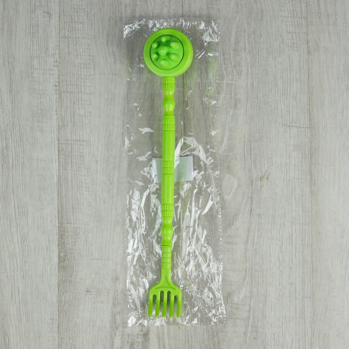 Чесалка универсальная, двусторонняя, с массажёром, цвет зелёный