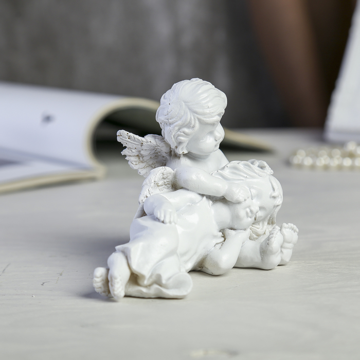 Сувенир полистоун "Два белоснежных ангела - убаюкивание" 9х13х7,5 см
