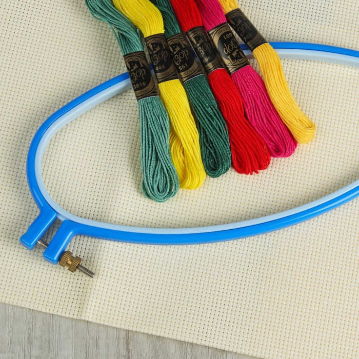 Набор для вышивания №7, 8 предметов: канва, мулине, пяльцы