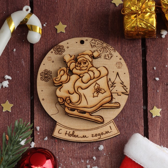 Магнит многослойный дерево "С Новым годом! Дед Мороз с мешком подарков" 7,5х6,5 см