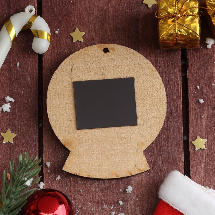 Магнит многослойный дерево "С Новым годом! Дед Мороз с мешком подарков" 7,5х6,5 см